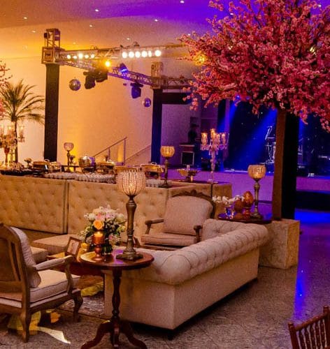 Salão de Festa de Casamento com Flores de Amoreira